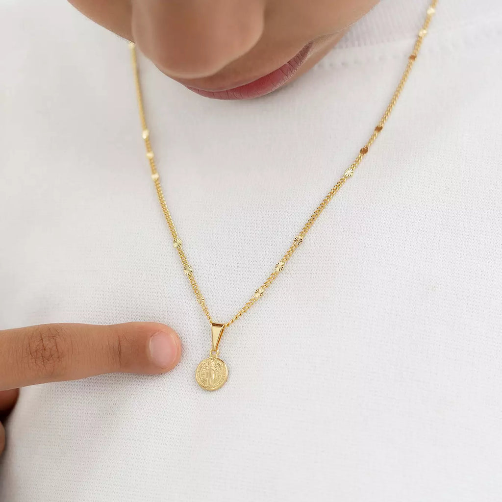 Dije San Benito Red Pequeño - Orux, oro laminado 18K - foto 2