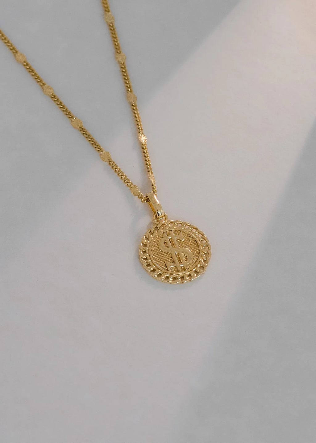 Dije Signo Peso - Orux, oro laminado 18K - foto 2