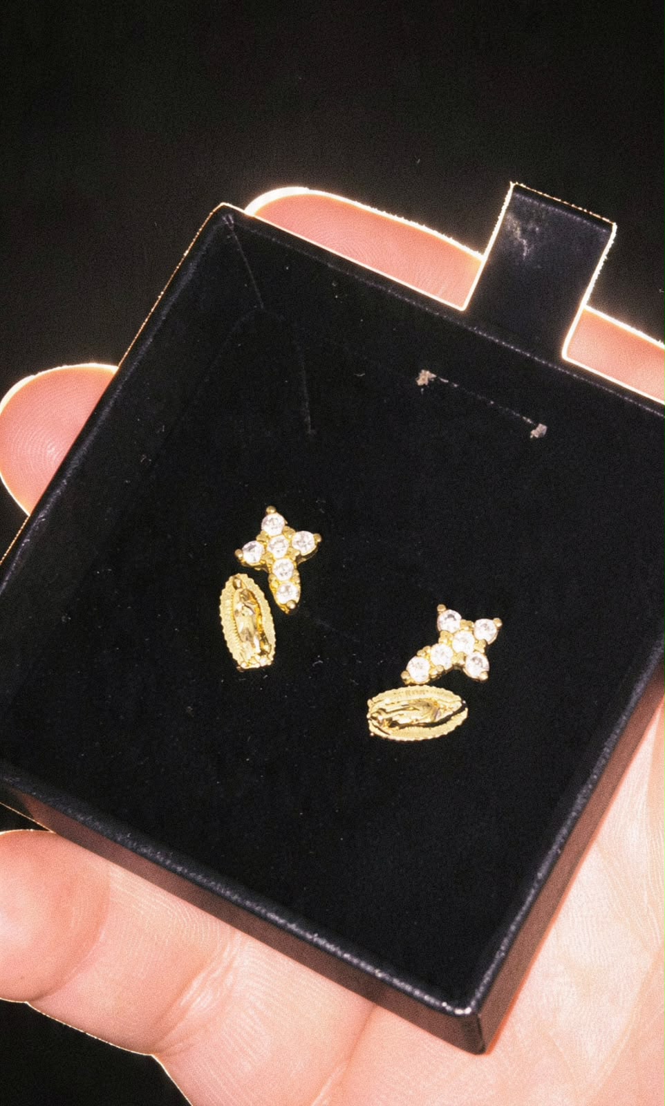 Promo Arete Cruz 6 Circonas + Arete Guadalupe Finita