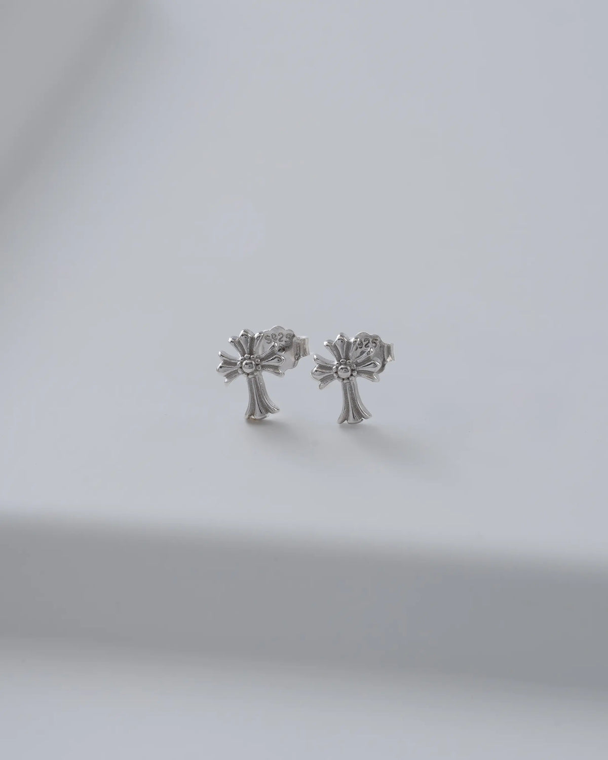 Arete Cruz Royale 7.5mm - Orux plata ley 925 - foto 1